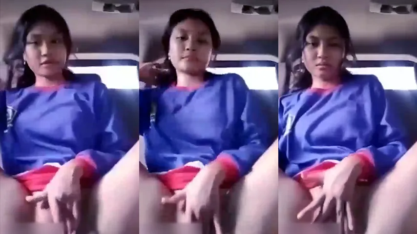 Gadis Ketagihan Omek di Dalam Mobil
